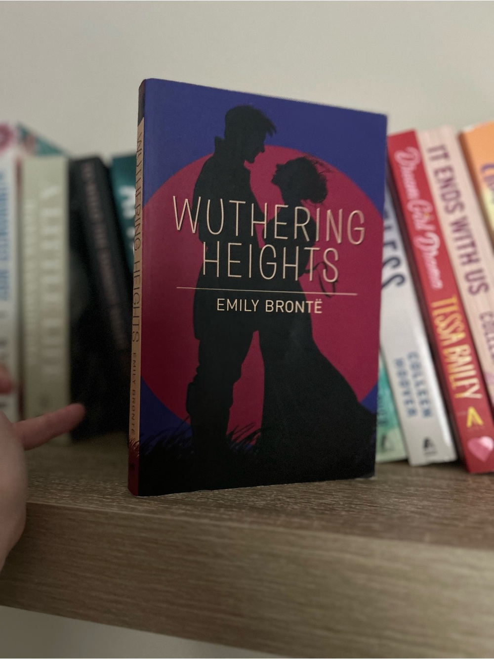 Wuthering Heights by Emily Brontë - paperback 📚